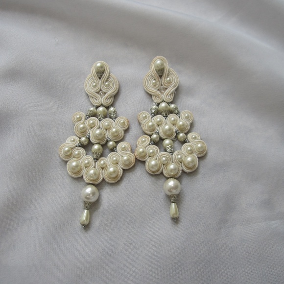 Tory Burch Jewelry - Tory Burch Beaded Chandelier Earrings Pearl
